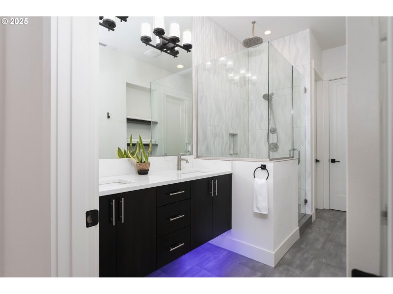 Owner's Suite Bathroom