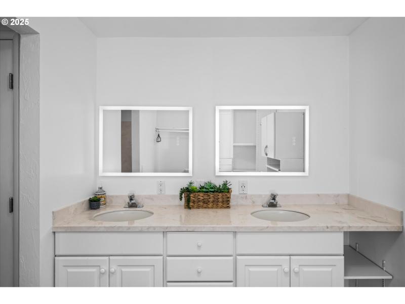 Bedroom, Owner's Suite