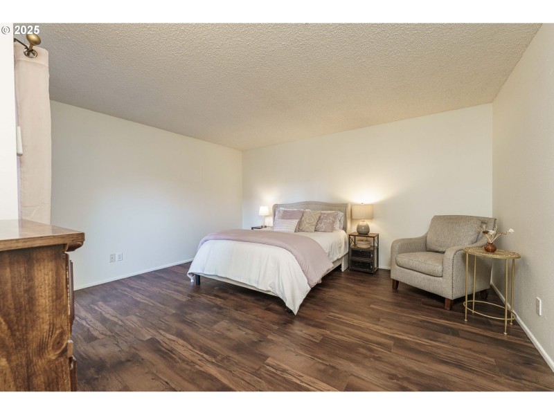 Bedroom, Primary