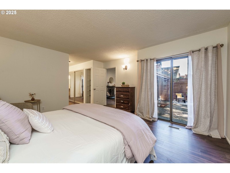 Bedroom, Primary