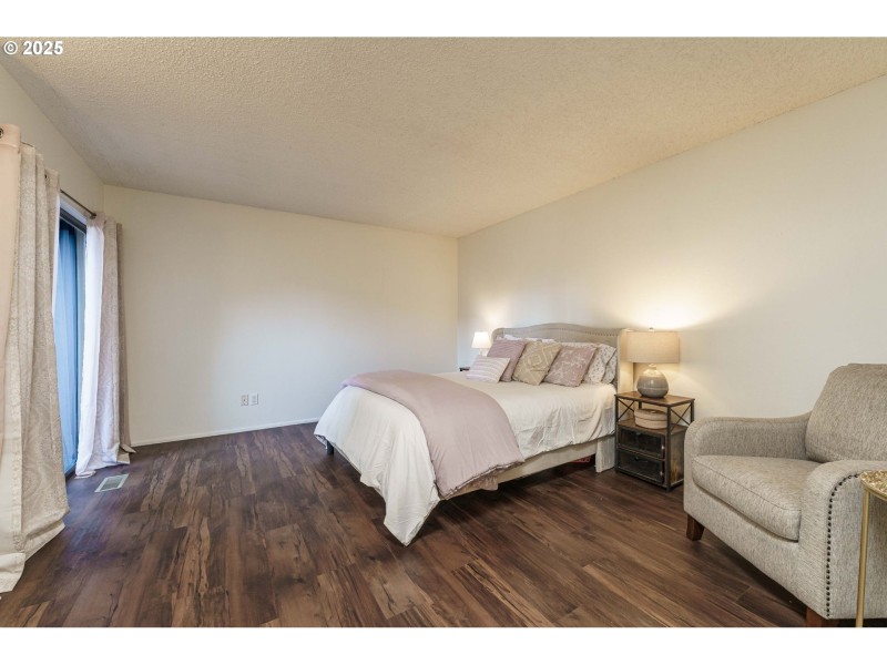 Bedroom, Primary