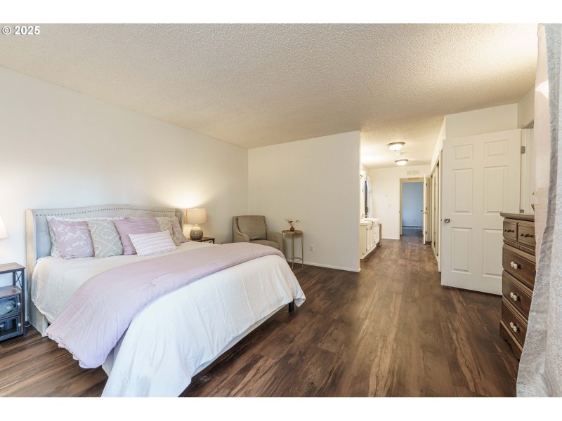 Bedroom, Primary
