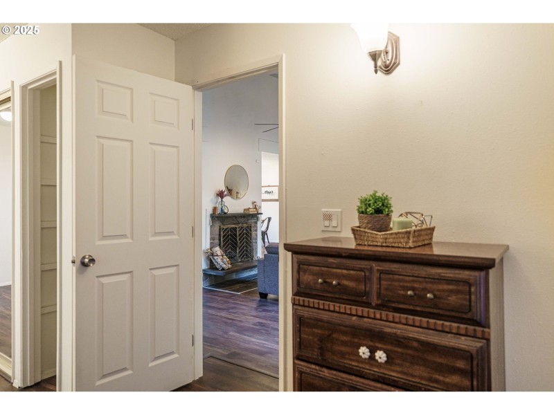 Bedroom, Primary