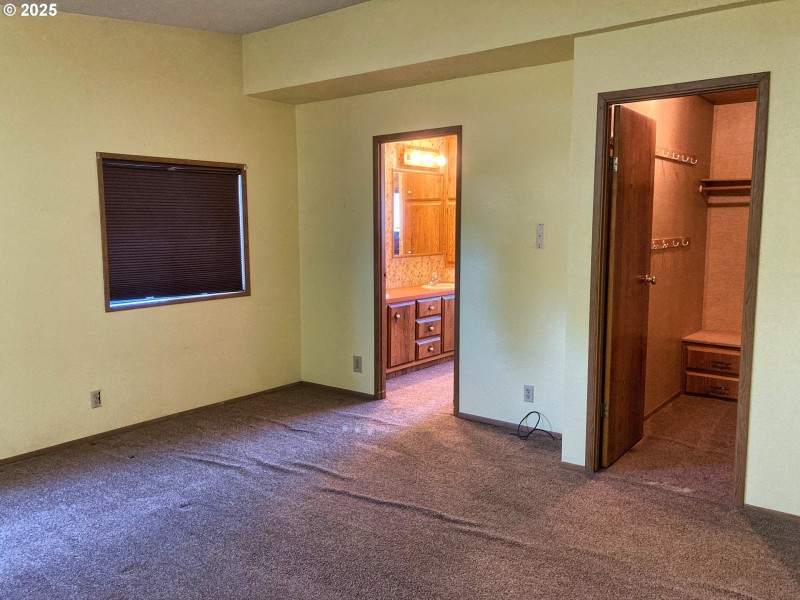 Bedroom, Primary