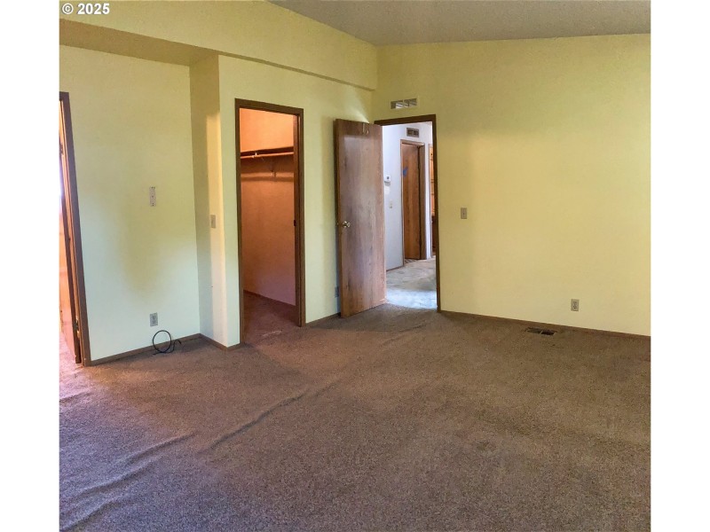 Bedroom, Primary