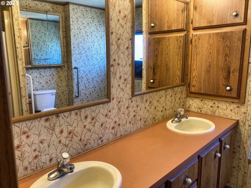 Bathroom, Attached