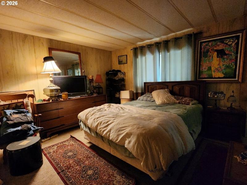 Bedroom, Primary