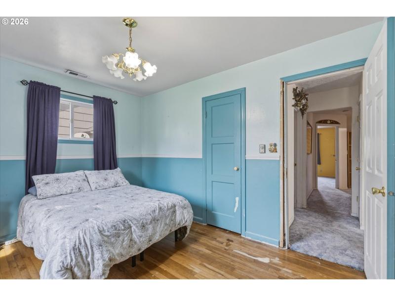 Bedroom, Primary
