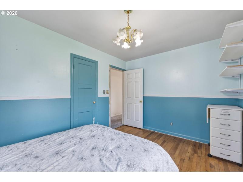 Bedroom, Primary