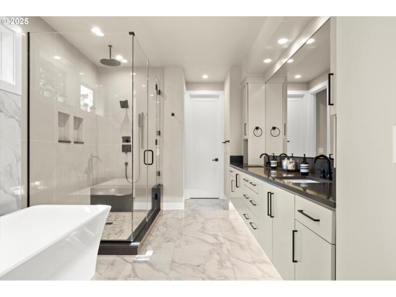 Owner's Suite Bathroom