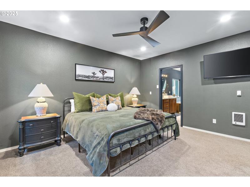 Bedroom, Owner's Suite