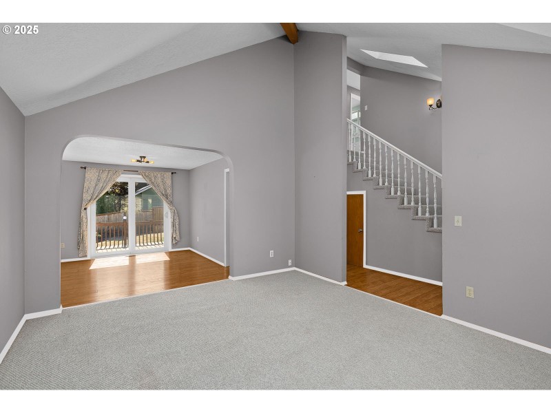 Living Room/Entrance