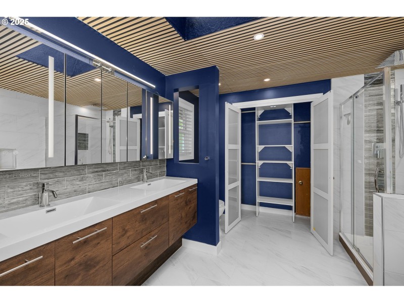 Bathroom, Attached