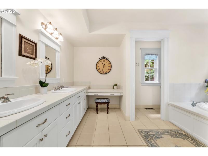 Owner's Suite Bathroom