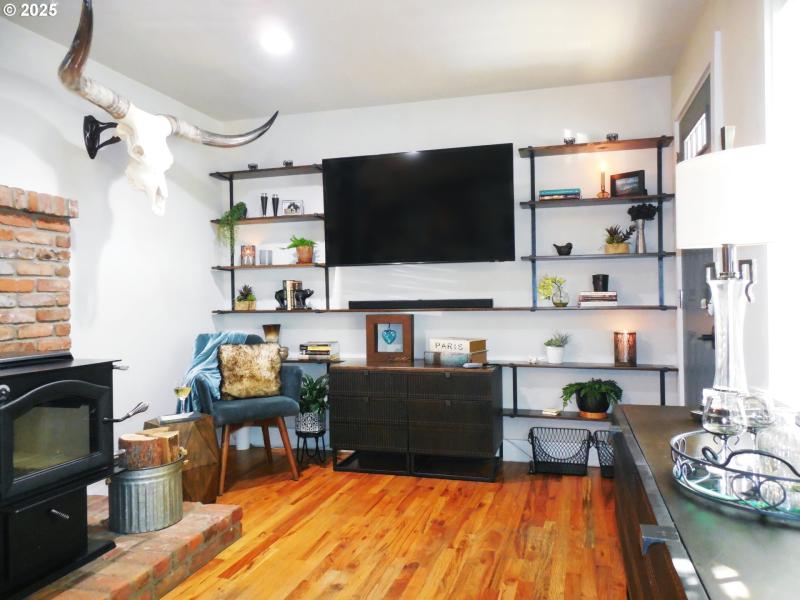 Living Room/Entrance