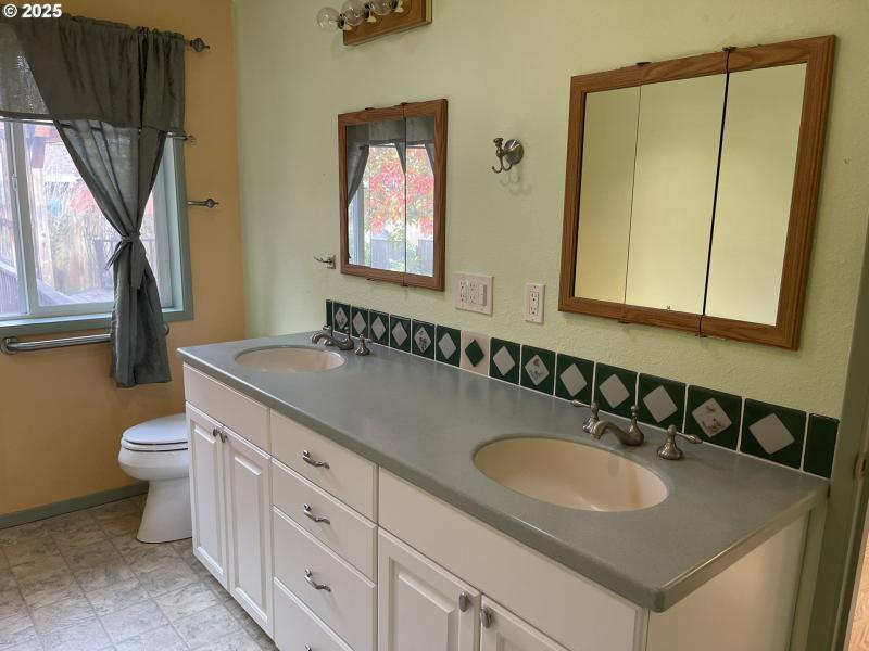 Owner's Suite Bathroom