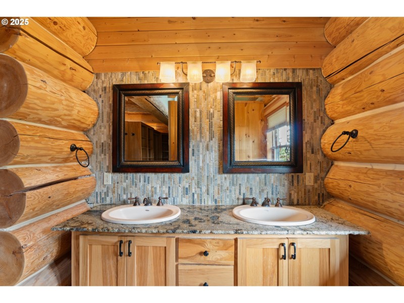 Owner's Suite Bathroom