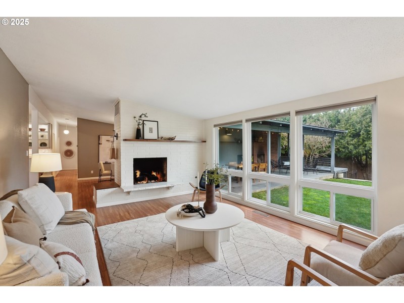 Living Room/Dining Room