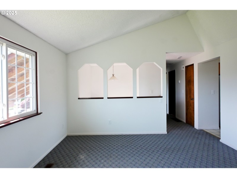 Living Room/Entrance