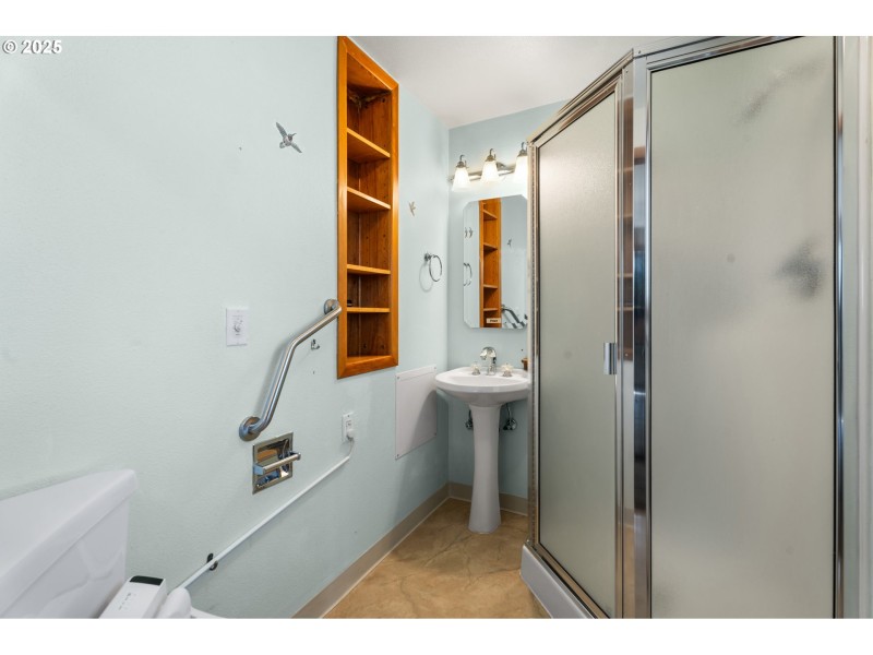 Bathroom, Attached