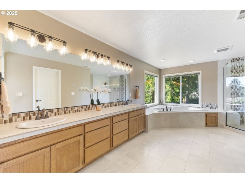 Owner's Suite Bathroom