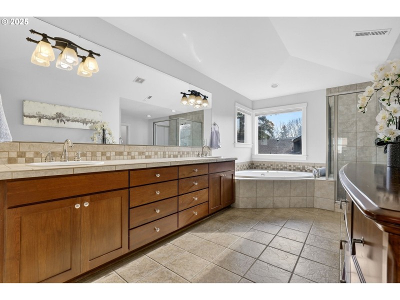 Owner's Suite Bathroom