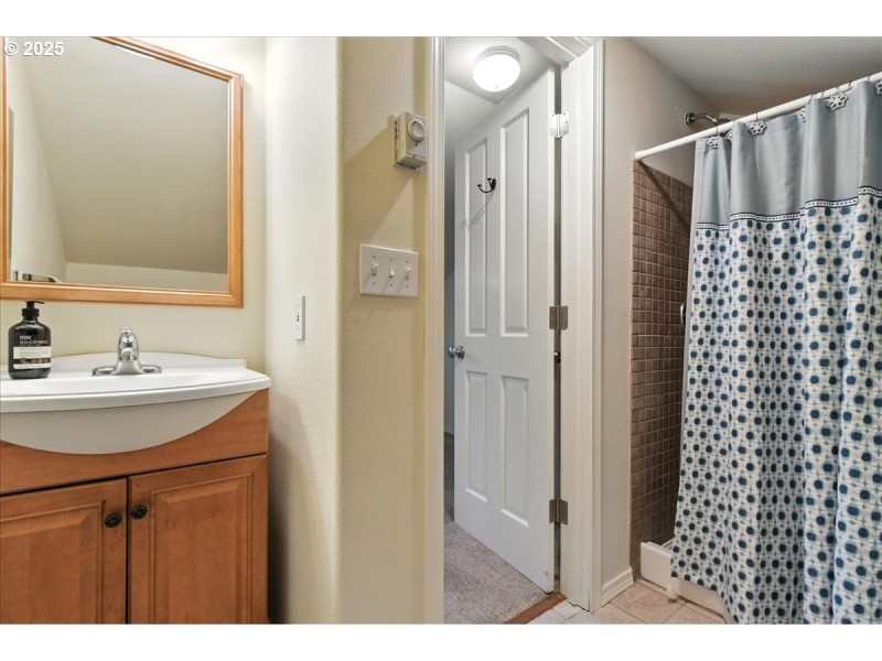 Bathroom, Attached