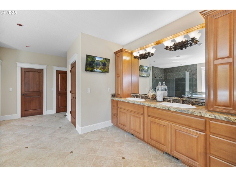Owner's Suite Bathroom
