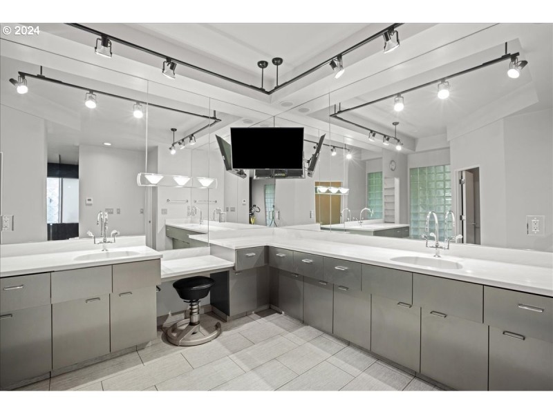 Owner's Suite Bathroom