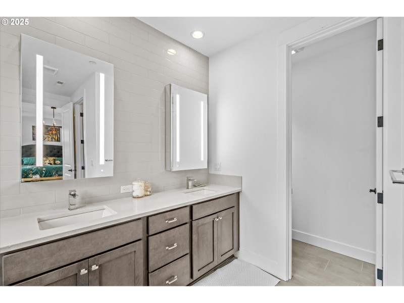 Bathroom, Attached