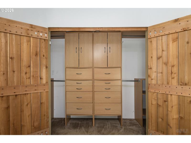 Bedroom, Primary
