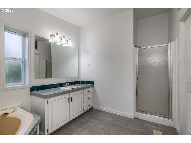 Bathroom, Attached