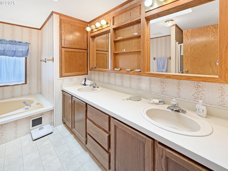 Bathroom, Attached
