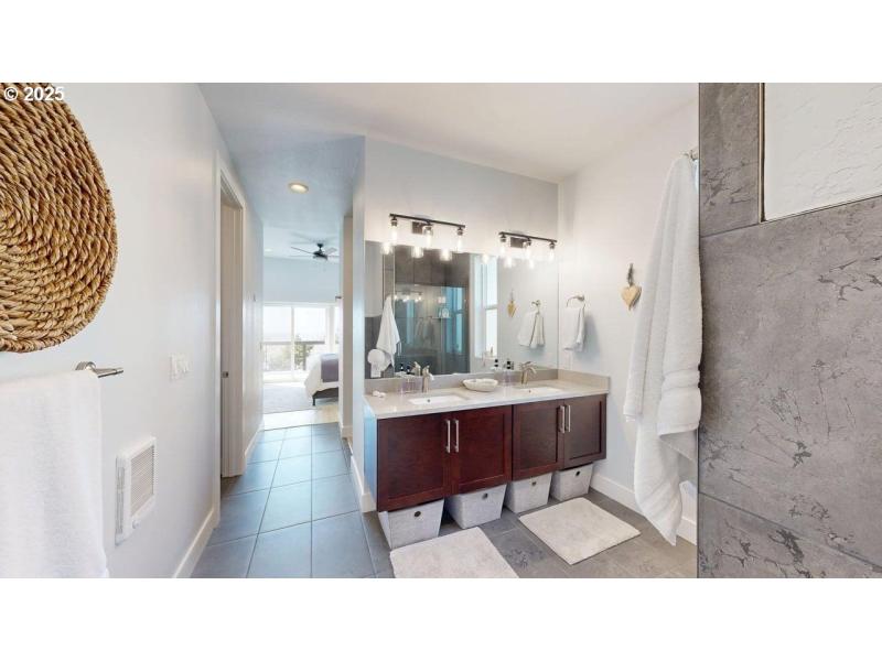 Bathroom, Attached