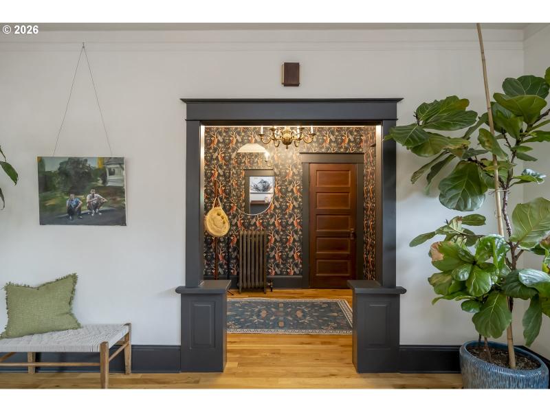Living Room/Entrance
