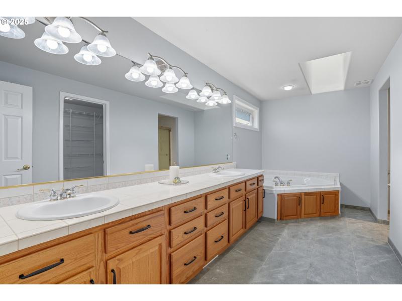 Owner's Suite Bathroom