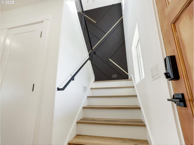 Living Room/Entrance