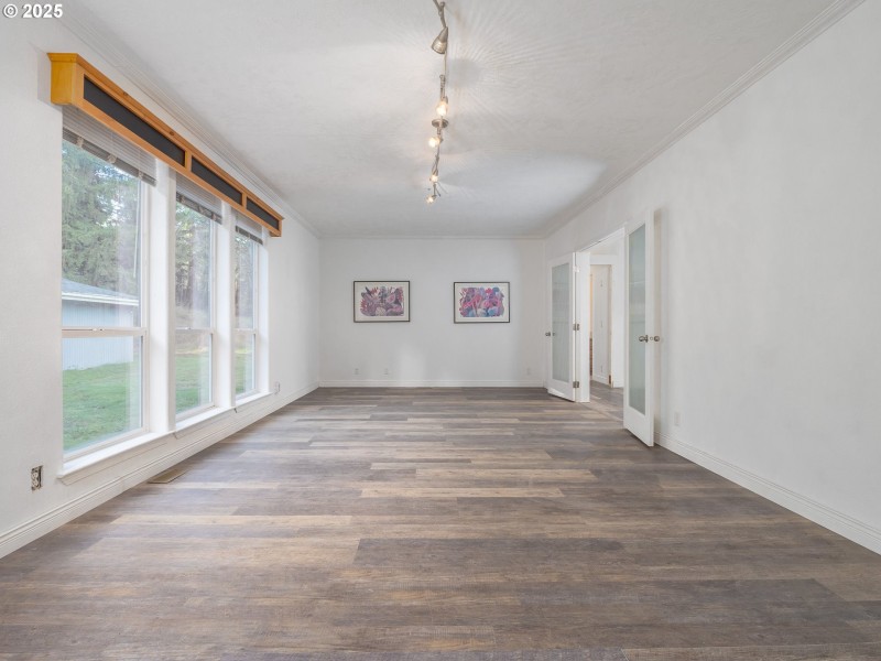 Living Room/Entrance