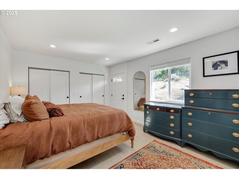 Bedroom, Primary