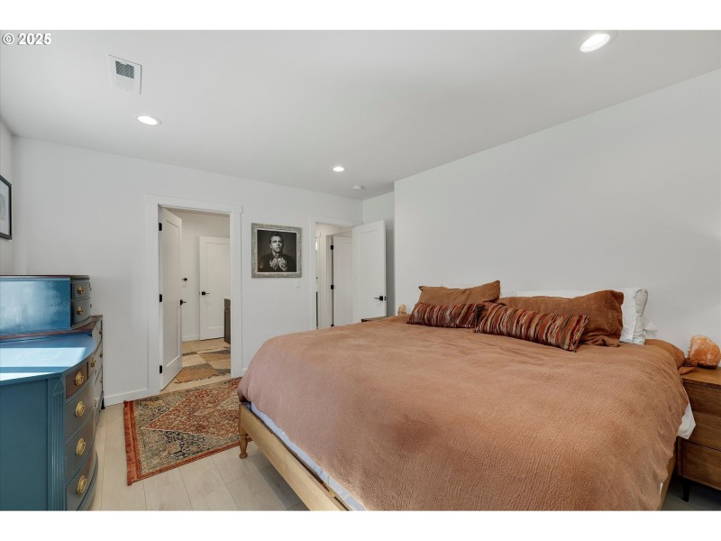 Bedroom, Primary