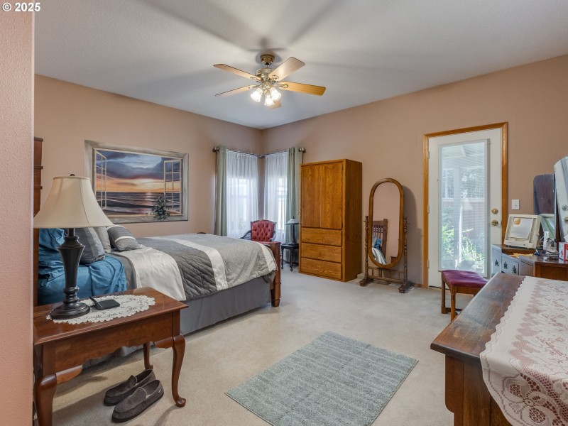 Bedroom, Primary