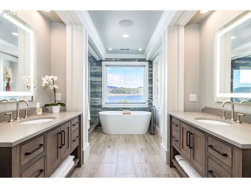 Owner's Suite Bathroom