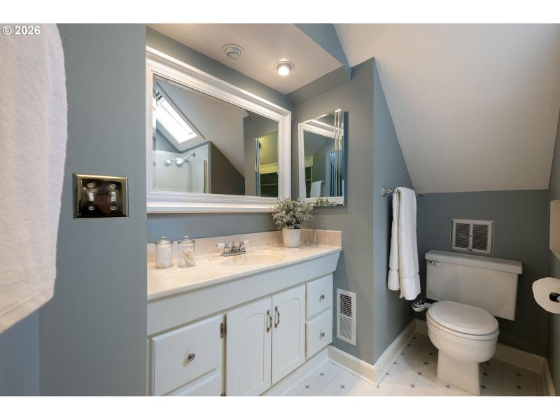 Bathroom, Attached