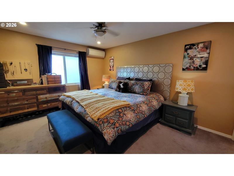 Bedroom, Primary