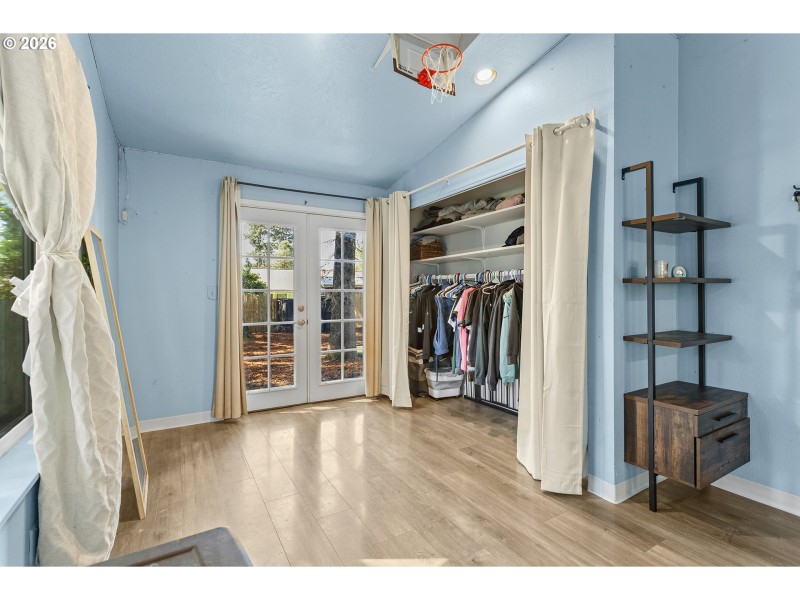 Bedroom, Primary