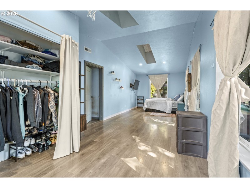 Bedroom, Primary