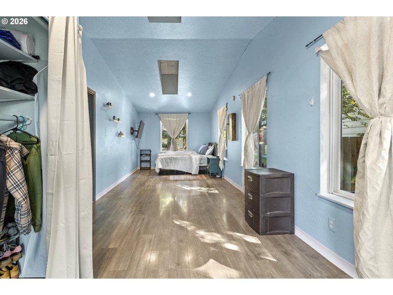 Bedroom, Primary