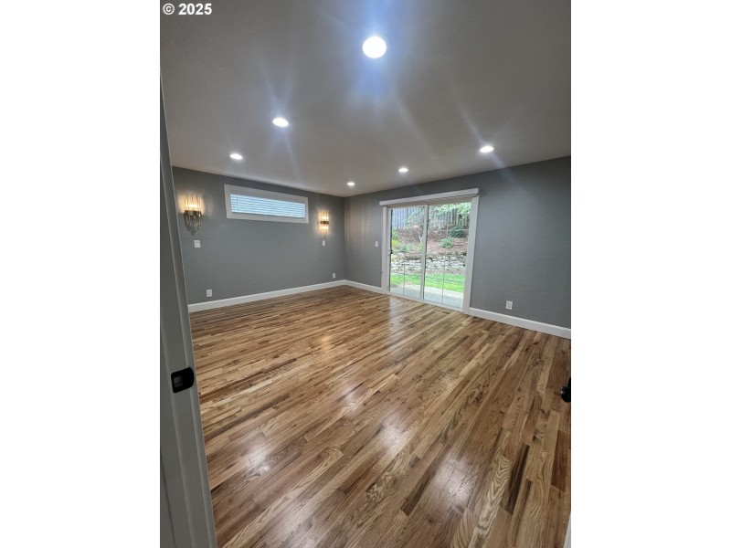 Bedroom, Primary
