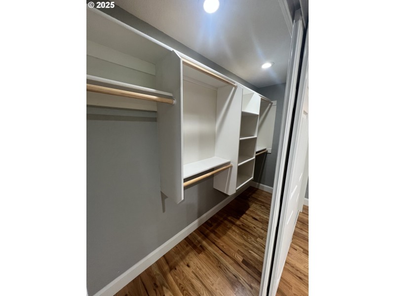 Bedroom, Primary
