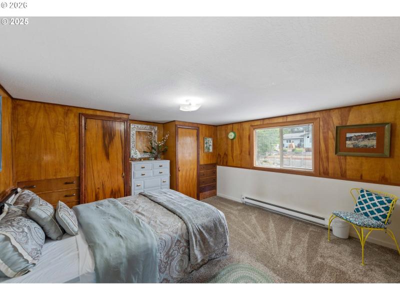 Bedroom, Primary